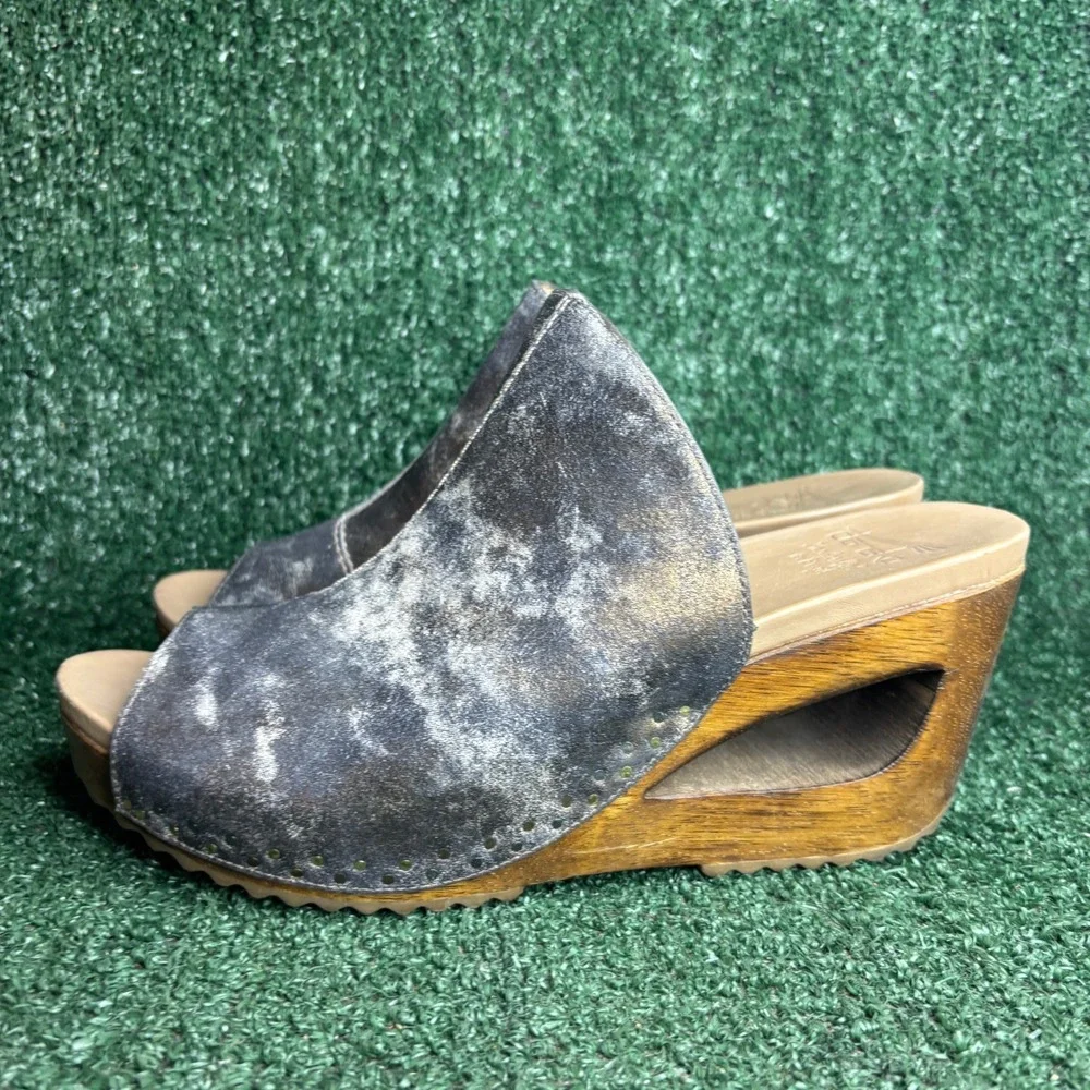 Dansko Metallic Leather Peep Toe Cutout Wedge Sandal Mule Grey Womens Sz 10.5-11